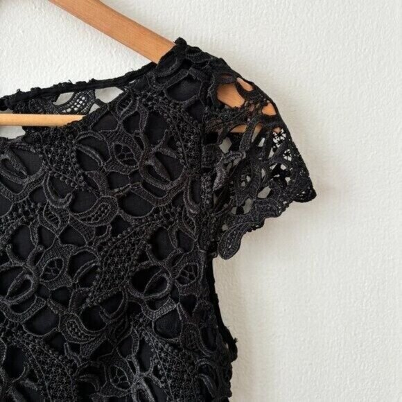 Alice + Olivia Clover Lace Open Back Dress - Picture 6 of 10